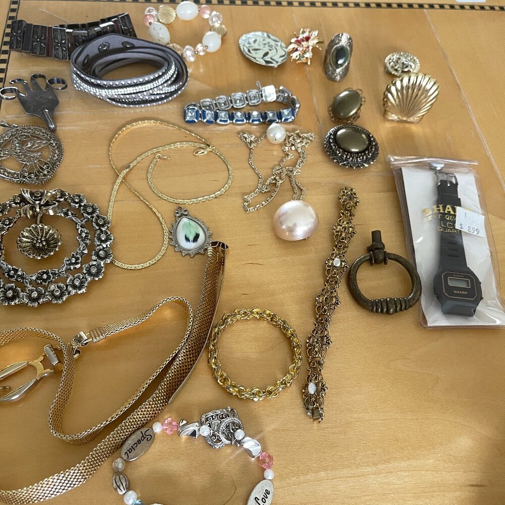 ESTATE SALE JEWELRY LOT - UNKNOWN REMAINDER